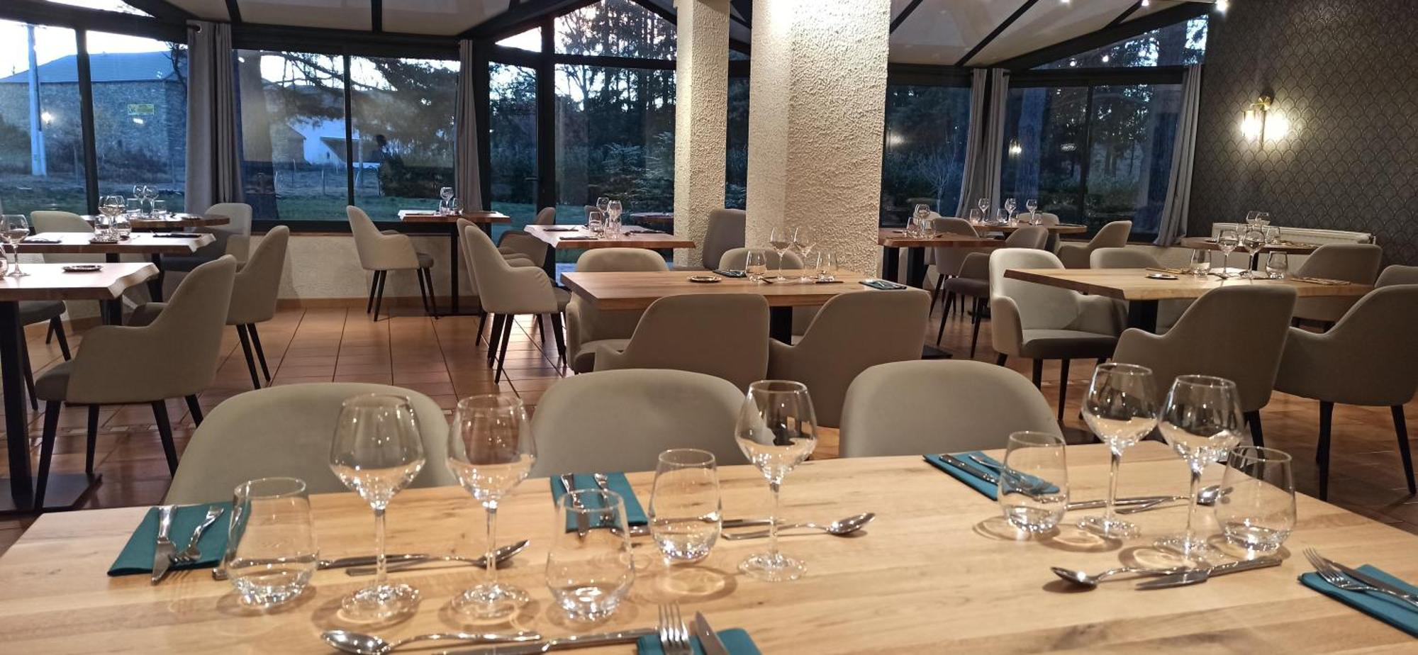 Hotel Restaurant Logis La Meridienne Anglards de Saint Flour Exterior photo