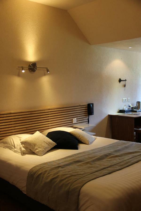 Hotel Restaurant Logis La Meridienne Anglards de Saint Flour Exterior photo